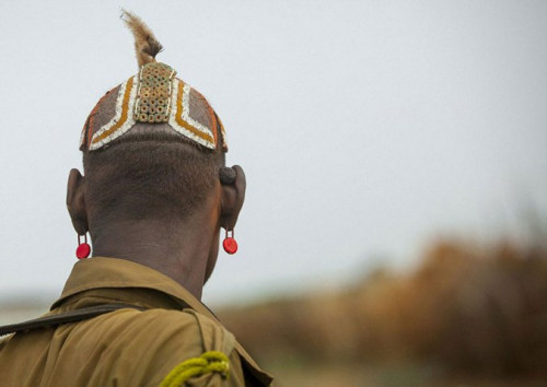 Ethiopian Tribe Turns Rubbish Into Beautiful Jewellery 11