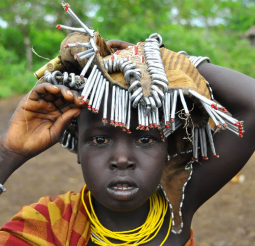 Ethiopian Tribe Turns Rubbish Into Beautiful Jewellery 10