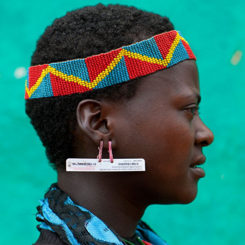 Ethiopian Tribe Turns Rubbish Into Beautiful Jewellery 8