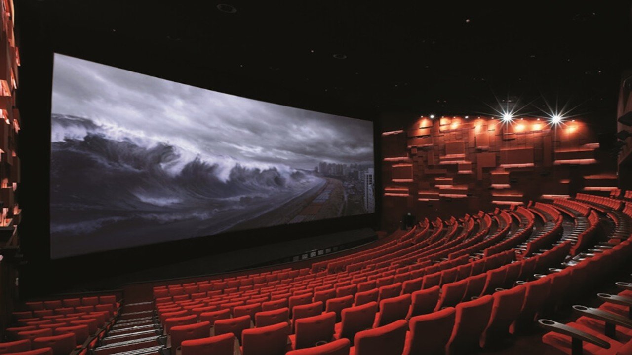 Кинотеатр с самым большим экраном. IMAX экран. Корейский кинотеатр CGV. IMAX Москва самый большой экран. Большой экран в кинотеатре.