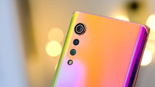 lg yeni akilli telefonunu calisanlarina satiyor